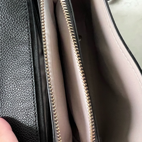 Black Kate spade satchel with top handle - Picture 5 of 13